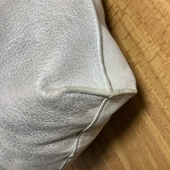 Hobo Sheila Silver Women's Handbag - Picture 13 of 13